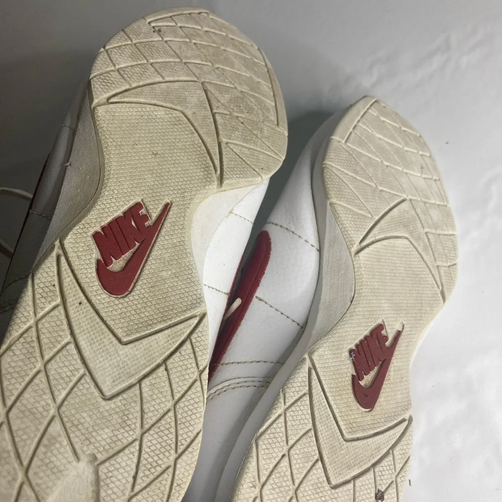 Nike Stamina Low Top White Red Womens Shoes Sneakers 7 172018-161